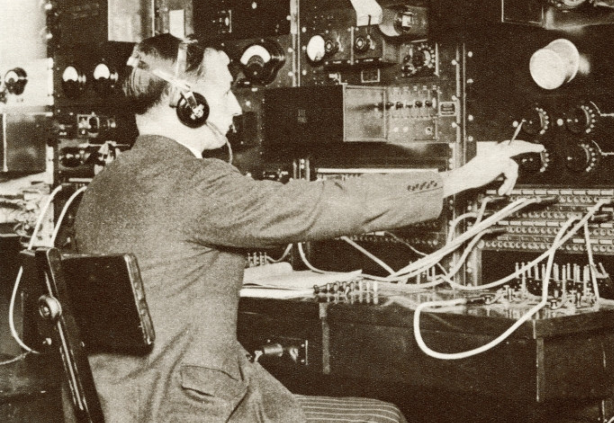 First Successful Two-Way Transatlantic Telephone Call